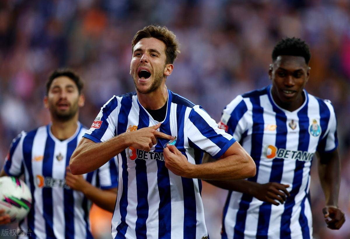 赛后成都蓉城备战葡超；外线爆发细节曝光；质疑声仍在；轮换策略成焦点(中国无人机被击落多少架)