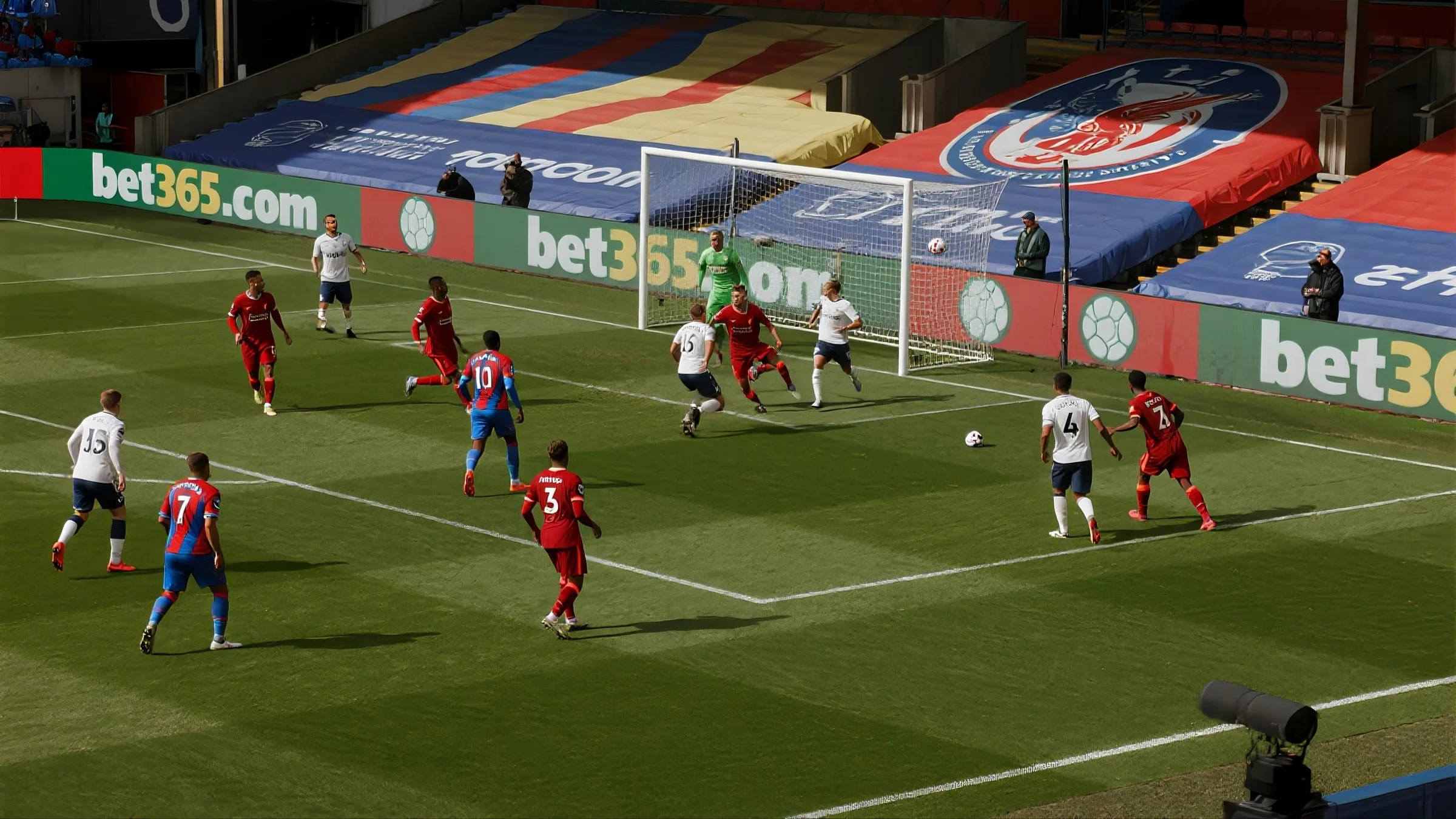 关于今夜足总杯焦点战，AC米兰止住颓势，气氛紧张，身体对抗强度拉满的信息