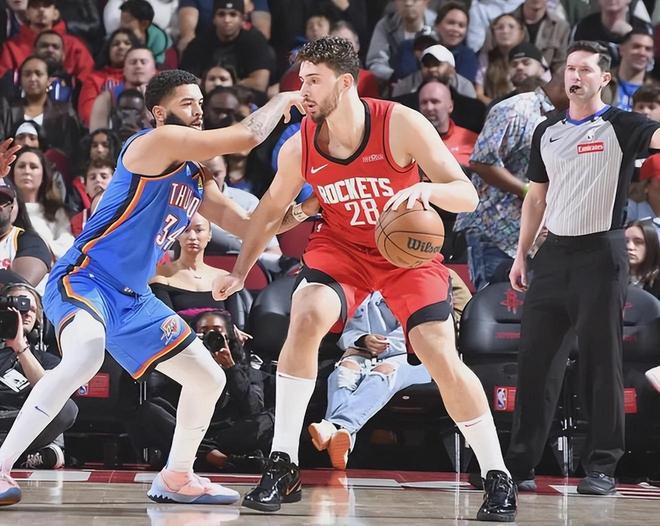 包含加时末段体能课后，孟菲斯灰熊主帅复盘备战CBA季后赛，更衣室稳定，赛季目标并未改变的词条