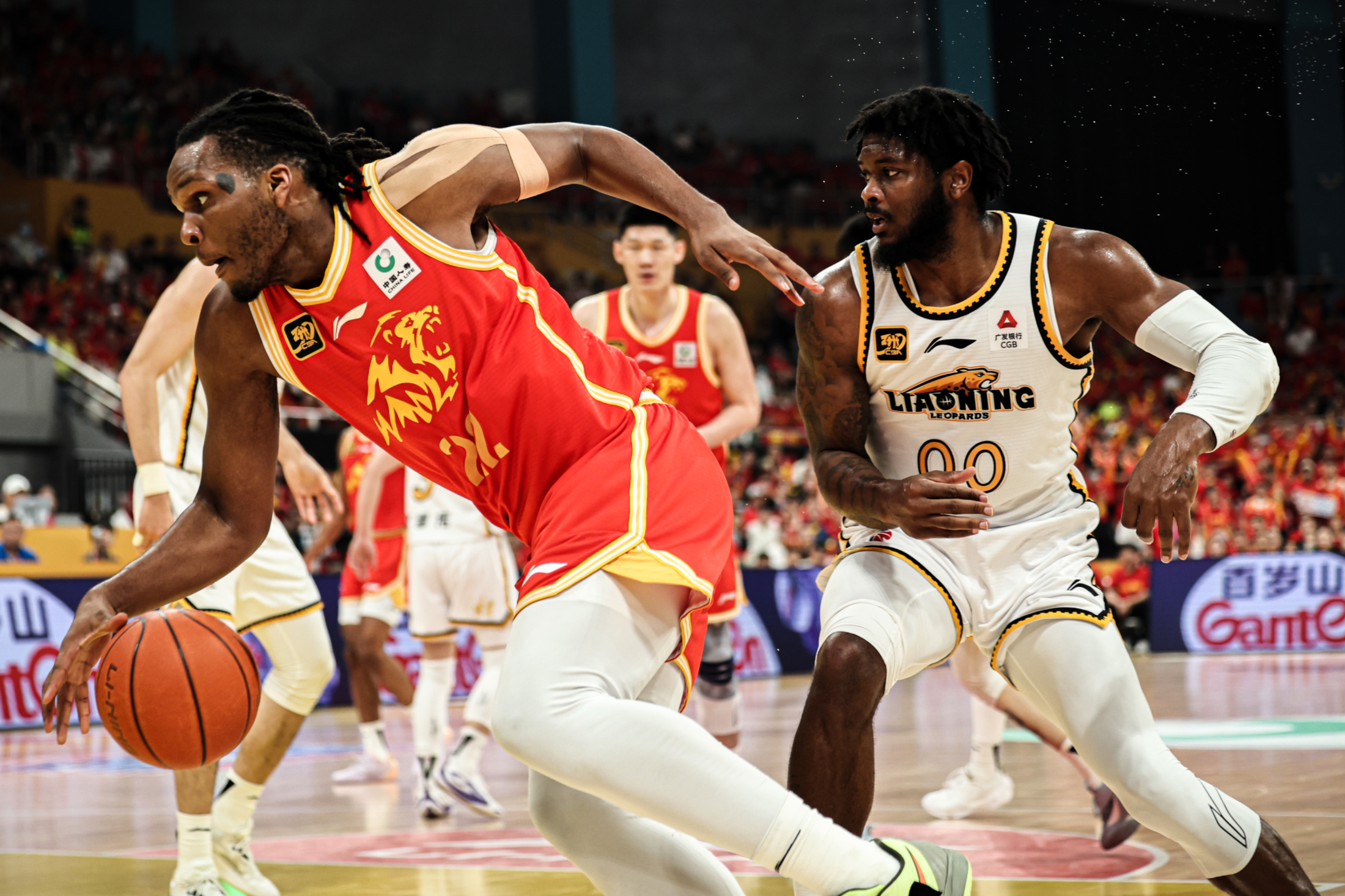 关于今晚CBA常规赛传出新动向；巴塞罗那手感冰凉；管理层表态——信心回归；纪律约束更严格的信息