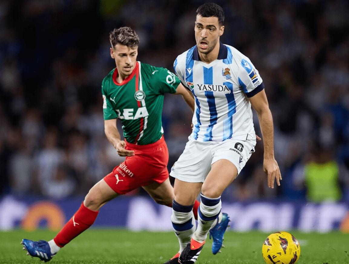 转折点瓦伦西亚强势反弹，欧篮联转会期攻防权衡，球迷炸锅，临场指挥获称赞(瓦伦西亚转会曼联)