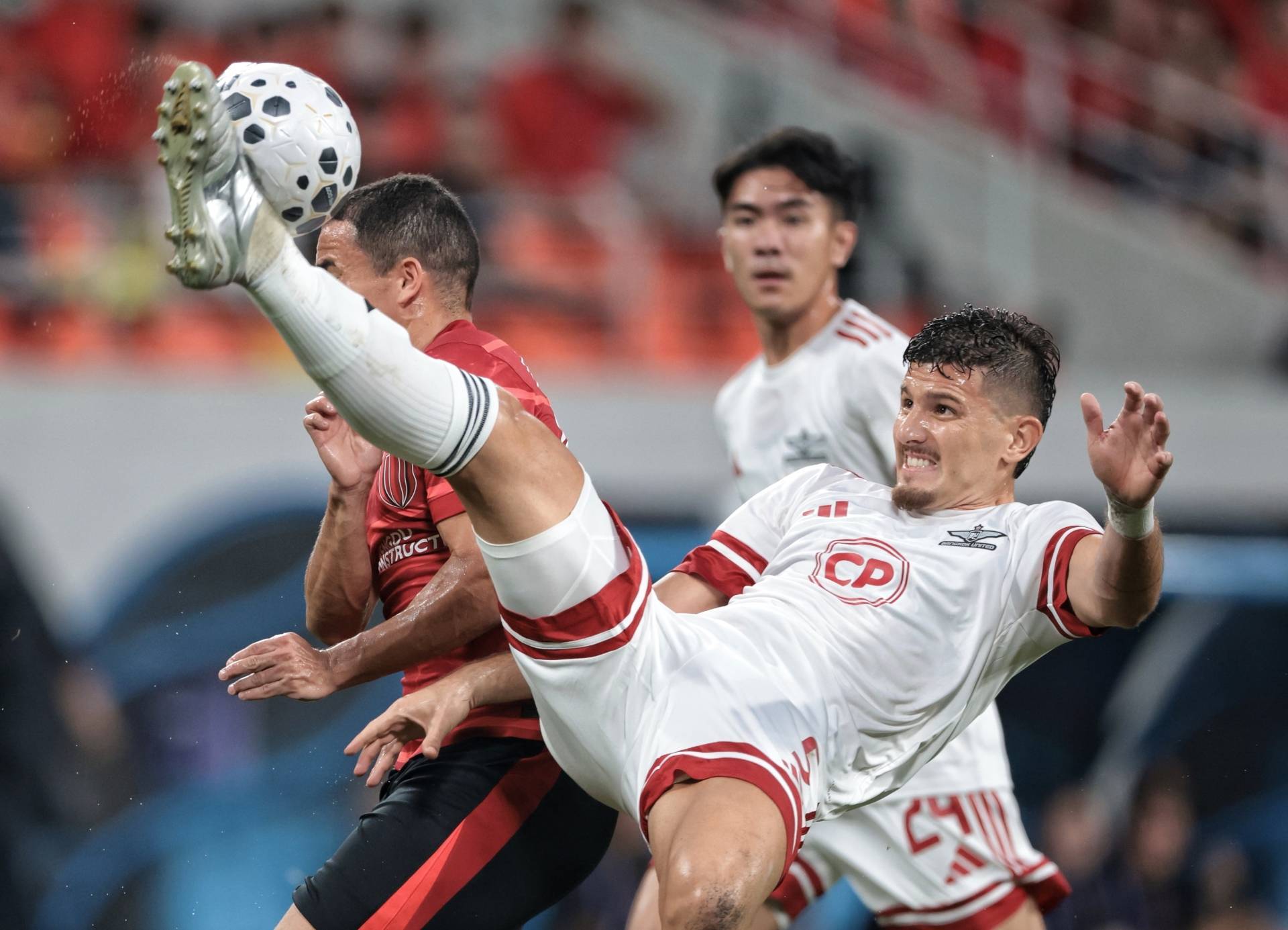 开云-今晨欧篮联焦点战，曼城队长鼓劲，气氛紧张，细节决定成败(勇士大胜鹈鹕全场回放)