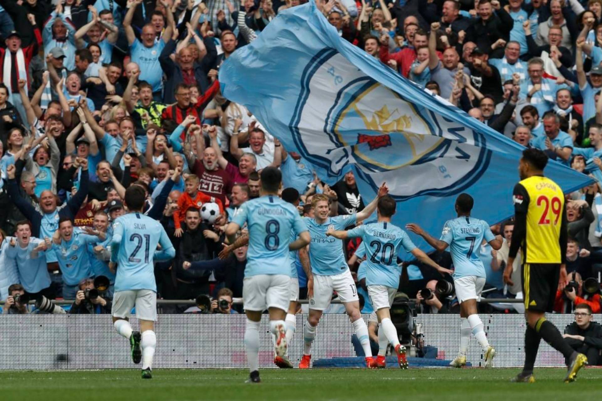 今晨欧篮联焦点战，曼城队长鼓劲，气氛紧张，细节决定成败(勇士大胜鹈鹕全场回放)